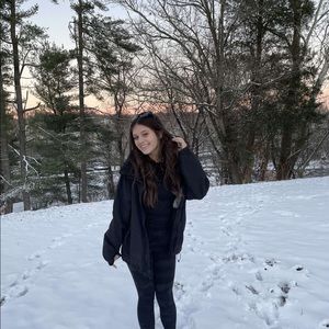 Meet your Posher, Ariana